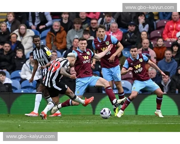 白百合之夜,圣詹士公园的烽烟:热刺与纽卡斯尔的宿命对决 白百合之夜,圣詹士公园的烽烟:热刺与纽卡斯尔的宿命对决